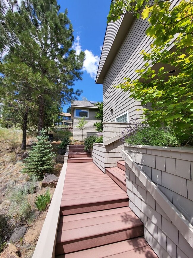 124 NW Utica Ave in Bend, OR - Building Photo - Building Photo