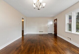 226 Fraser Ln in Staunton, VA - Foto de edificio - Building Photo