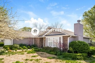 1003 Stonebrook Ln in Grain Valley, MO - Building Photo - Building Photo
