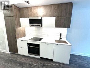 8888 Yonge St in Richmond Hill, ON - Building Photo - Building Photo