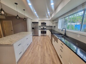 47 1/2 6th Ave S in Hopkins, MN - Building Photo - Building Photo