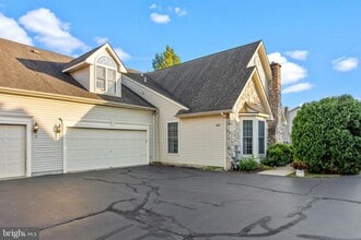 319 Starflower Ln in Langhorne, PA - Building Photo - Building Photo