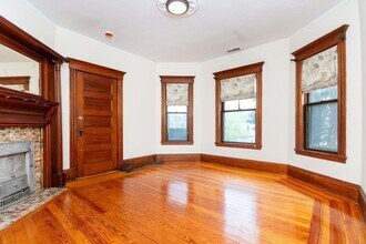 24 Walden St, Unit 2 in Cambridge, MA - Foto de edificio - Building Photo