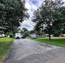 3565 S Benzing Rd, Unit Apt 2 in Orchard Park, NY - Building Photo