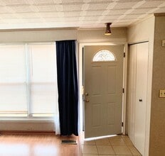 6236 Robin Hill Rd in Baltimore, MD - Building Photo - Building Photo