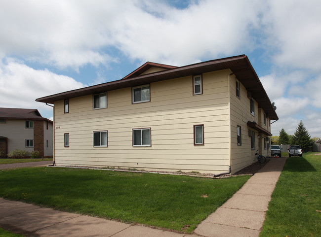 1114 Imperial Cir in Eau Claire, WI - Building Photo - Building Photo