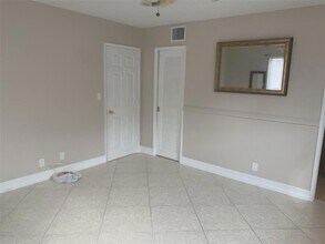 253 S Cypress Rd, Unit 225 in Pompano Beach, FL - Building Photo - Building Photo