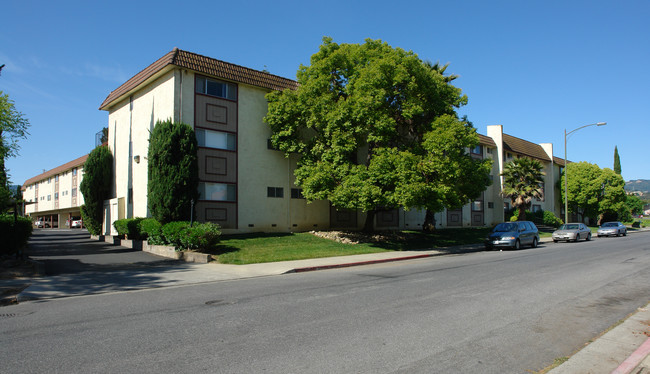 Villa Collina Apartments in San Jose, CA - Building Photo - Building Photo