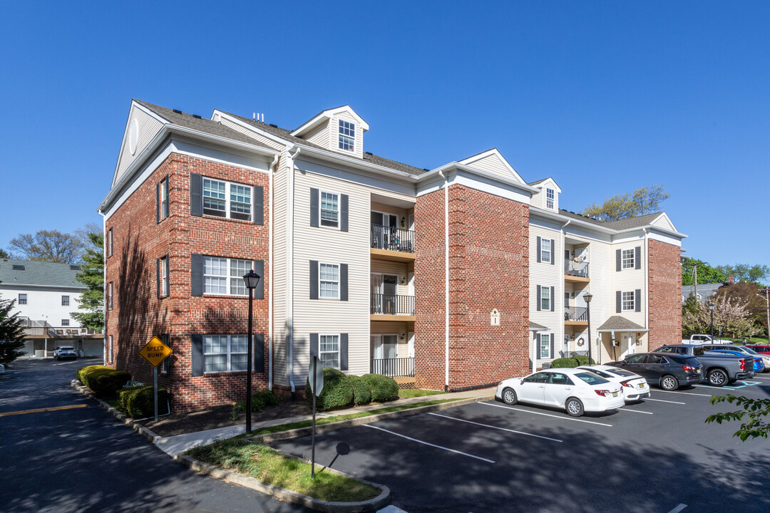 Kings Gate Condominiums in Bordentown, NJ - Building Photo