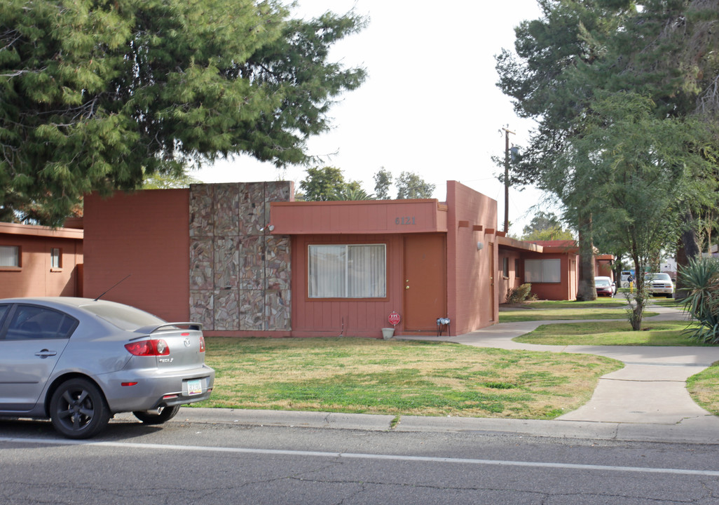 6121 N 61st Ave in Glendale, AZ - Building Photo