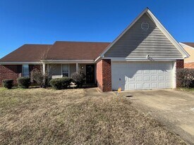 9059 Triple Crown Loop W in Southaven, MS - Building Photo