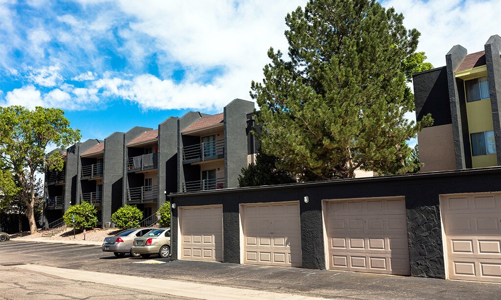 Wentworth Apartments in Aurora, CO