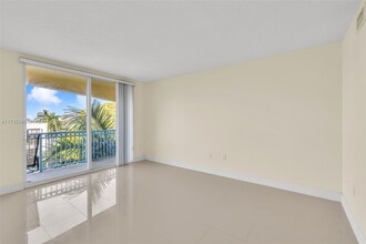 201 Golden Isles Dr in Hallandale Beach, FL - Building Photo - Building Photo