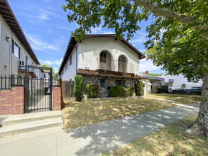 1819 W St in Sacramento, CA - Building Photo - Building Photo