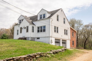 133 Lake Hayward Rd, Unit 133 Left Unit in Colchester, CT - Building Photo