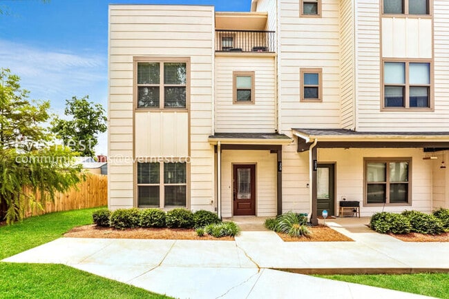 208 Thompson Park Dr