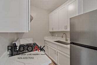 624 S Dunsmuir Ave in Los Angeles, CA - Building Photo - Building Photo