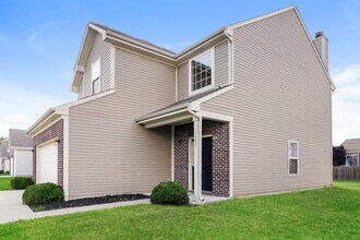 3402 Enclave Ln in Greenwood, IN - Building Photo - Building Photo