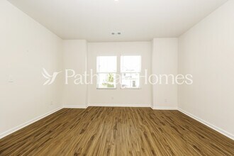 105 Glacier Wy in La Vergne, TN - Foto de edificio - Building Photo