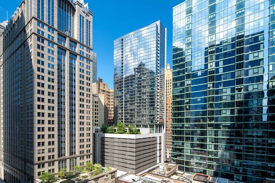 Lake and Wells in Chicago, IL - Foto de edificio