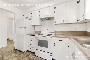 1607 Savage Rd NE in Salem, OR - Building Photo