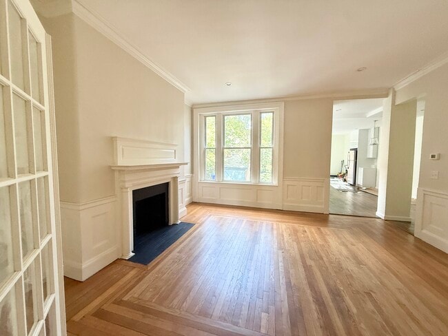 1726 Beacon St, Unit 1 in Brookline, MA - Foto de edificio - Building Photo