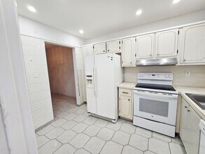 501 Blue Heron Dr in Hallandale Beach, FL - Foto de edificio - Building Photo