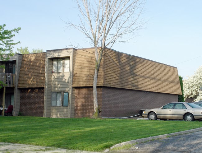 Hobart Apartments Bldg 3 in Hobart, IN - Foto de edificio - Building Photo