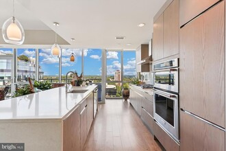 930 Rose Ave, Unit 1410 in North Bethesda, MD - Foto de edificio - Building Photo