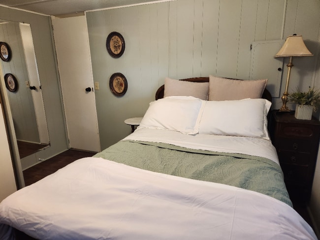 420 49th St E in Palmetto, FL - Foto de edificio - Building Photo