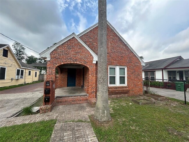 822 Booth St