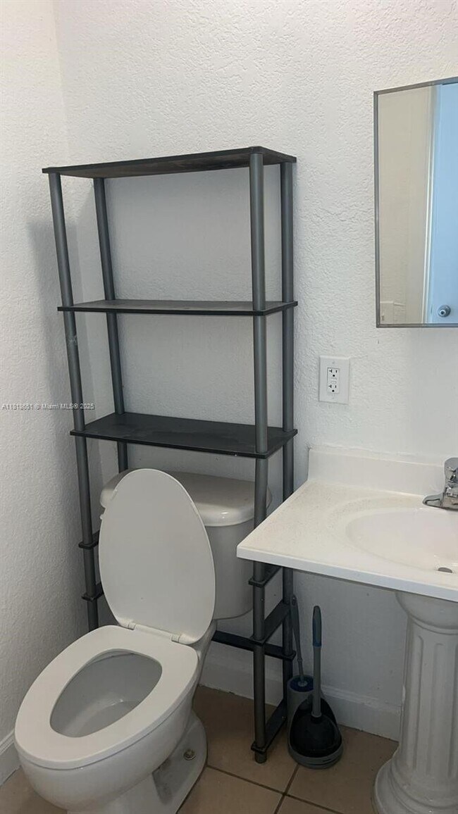4820 NW 9th Dr in Plantation, FL - Building Photo - Building Photo