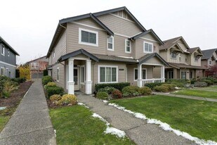 351 Tremont Ave, Unit 201 in Bellingham, WA - Building Photo