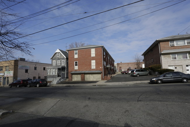 605 Nye Ave in Irvington, NJ - Building Photo - Building Photo