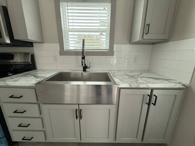 9 La Posada Cir in Austin, TX - Building Photo - Building Photo