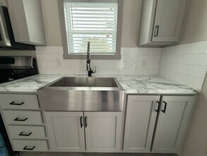 11 La Posada Cir in Austin, TX - Building Photo - Building Photo