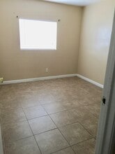 4922 Sammymel Dr, Unit Remodeled 2bed 2baths in Las Vegas, NV - Building Photo - Building Photo