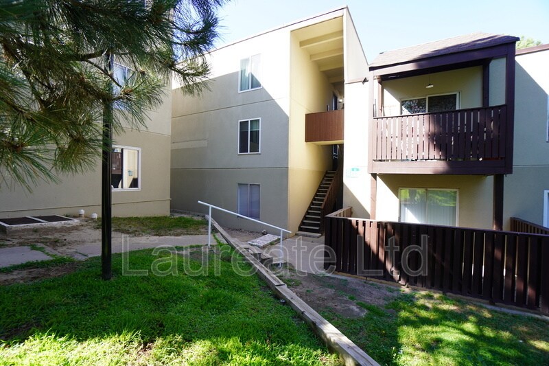 9995 E Harvard Ave in Denver, CO - Building Photo