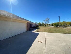 213 County Rd 4838 in Haslet, TX - Building Photo - Building Photo