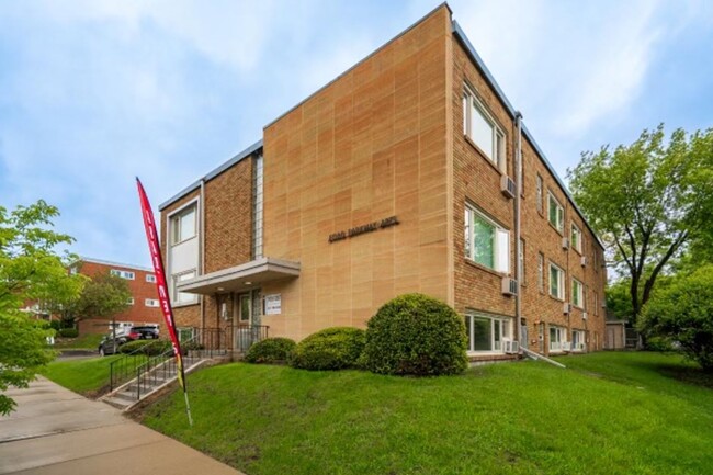 1936 Ford Parkway in St. Paul, MN - Foto de edificio - Interior Photo