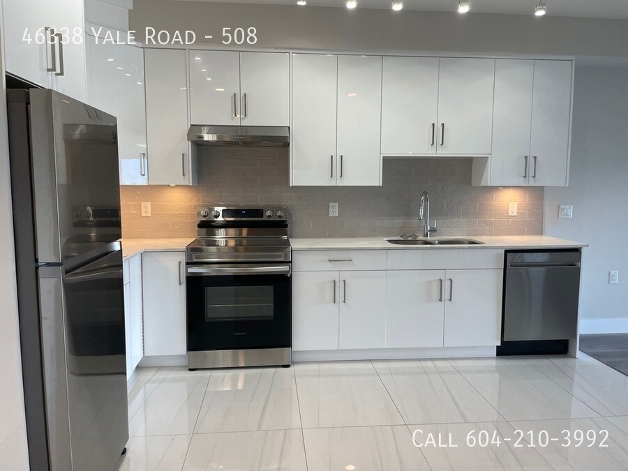 46338 Yale Rd in Chilliwack, BC - Building Photo