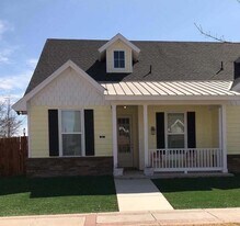 2101 10th St in Lubbock, TX - Building Photo