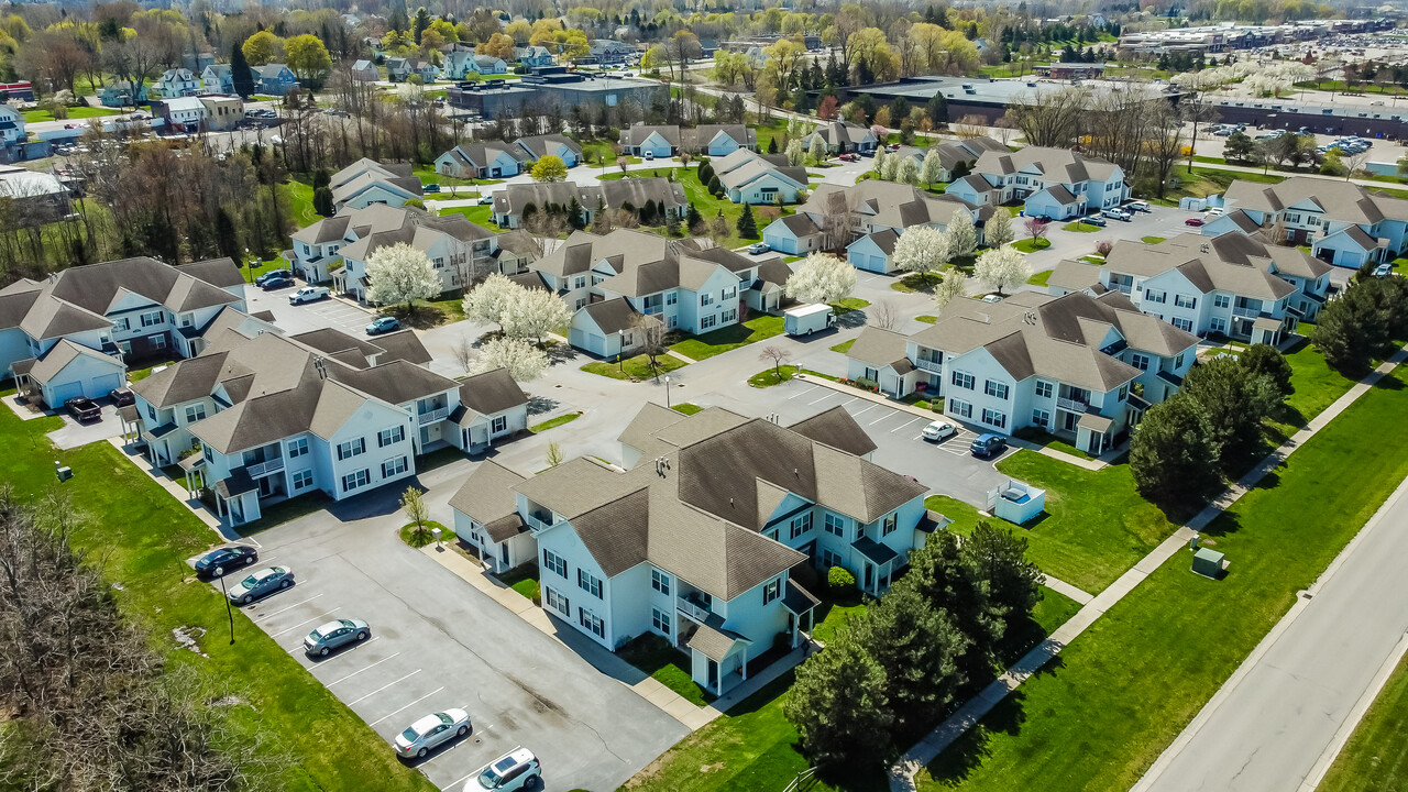 Bradford Hill Apartments & Townhomes in Webster, NY - Building Photo