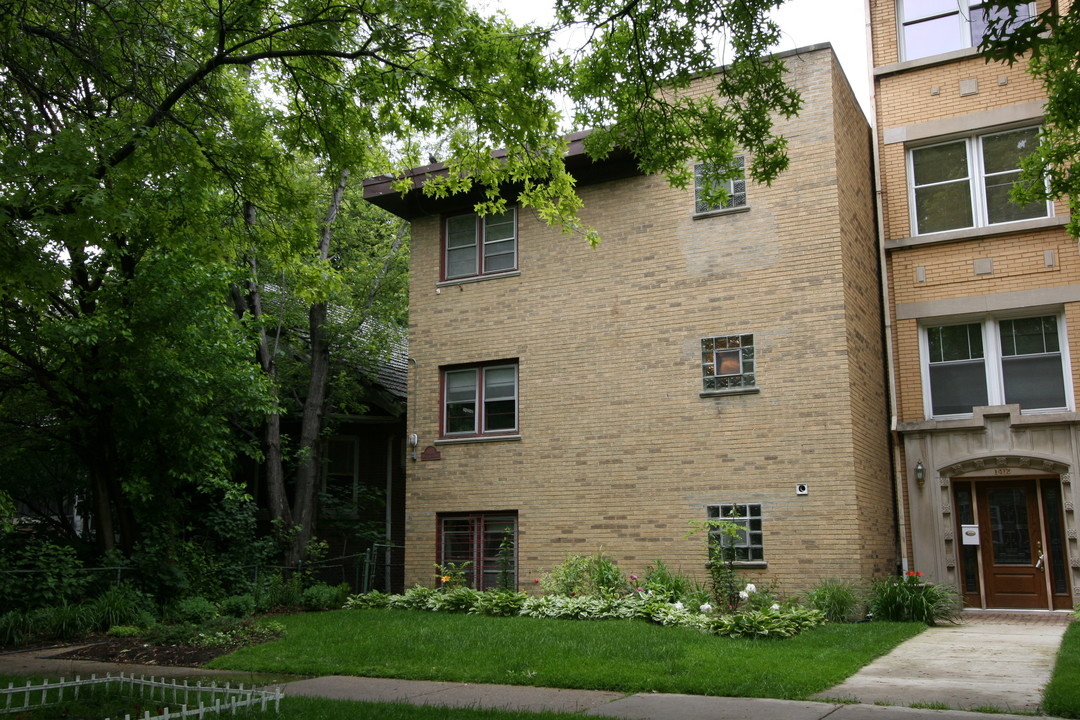 1416 W Jarvis Ave in Chicago, IL - Building Photo