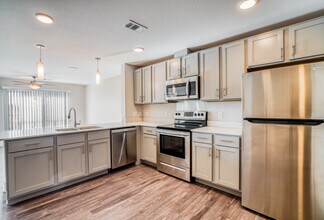 Residences at Hoffman in Aurora, CO - Foto de edificio - Interior Photo