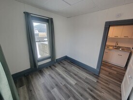 607 Manchester St, Unit 607 Manchster in Lansing, MI - Building Photo