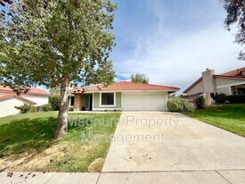 45680 Clubhouse Dr in Temecula, CA - Building Photo