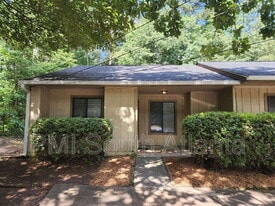 107 Spring Ct in Fairburn, GA - Building Photo