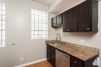 948 W Willow St in Chicago, IL - Building Photo - Building Photo
