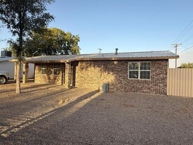 401 N Ave C in Kermit, TX - Building Photo